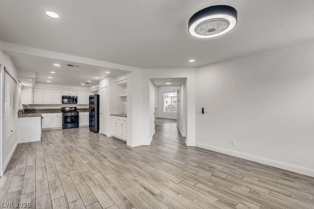 Photo 13 of 31, 1601 Vespertina Court