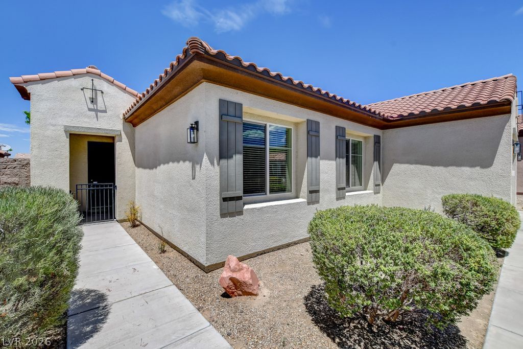 Photo 6 of 49, 2756 Leys Burnett Avenue
