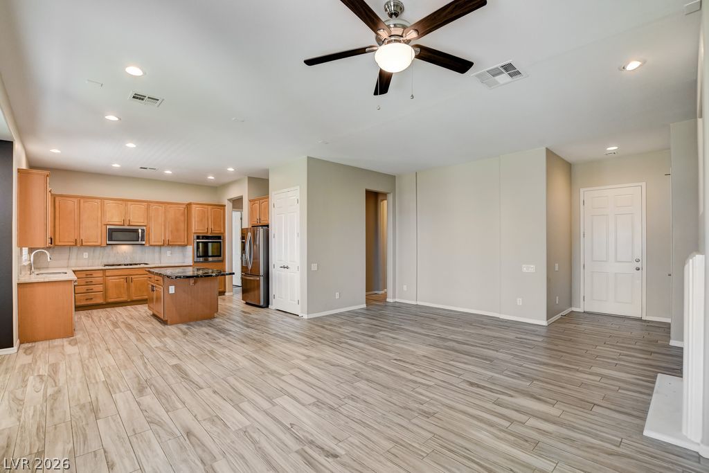 Photo 7 of 49, 2756 Leys Burnett Avenue