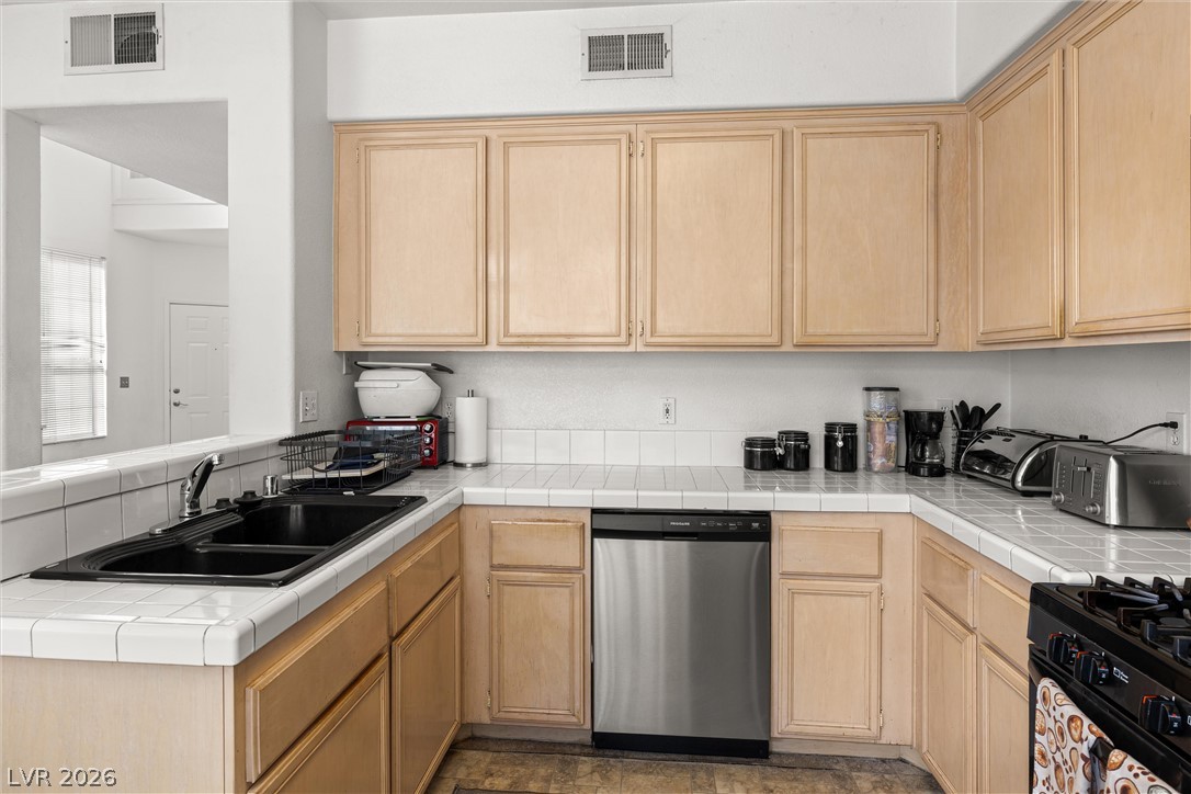 Photo 18 of 39, 9901 NW Trailwood Drive #1140
