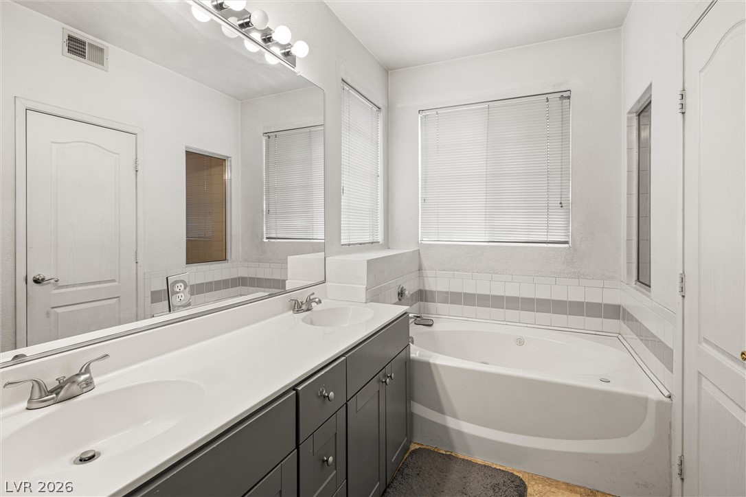 Photo 25 of 39, 9901 NW Trailwood Drive #1140