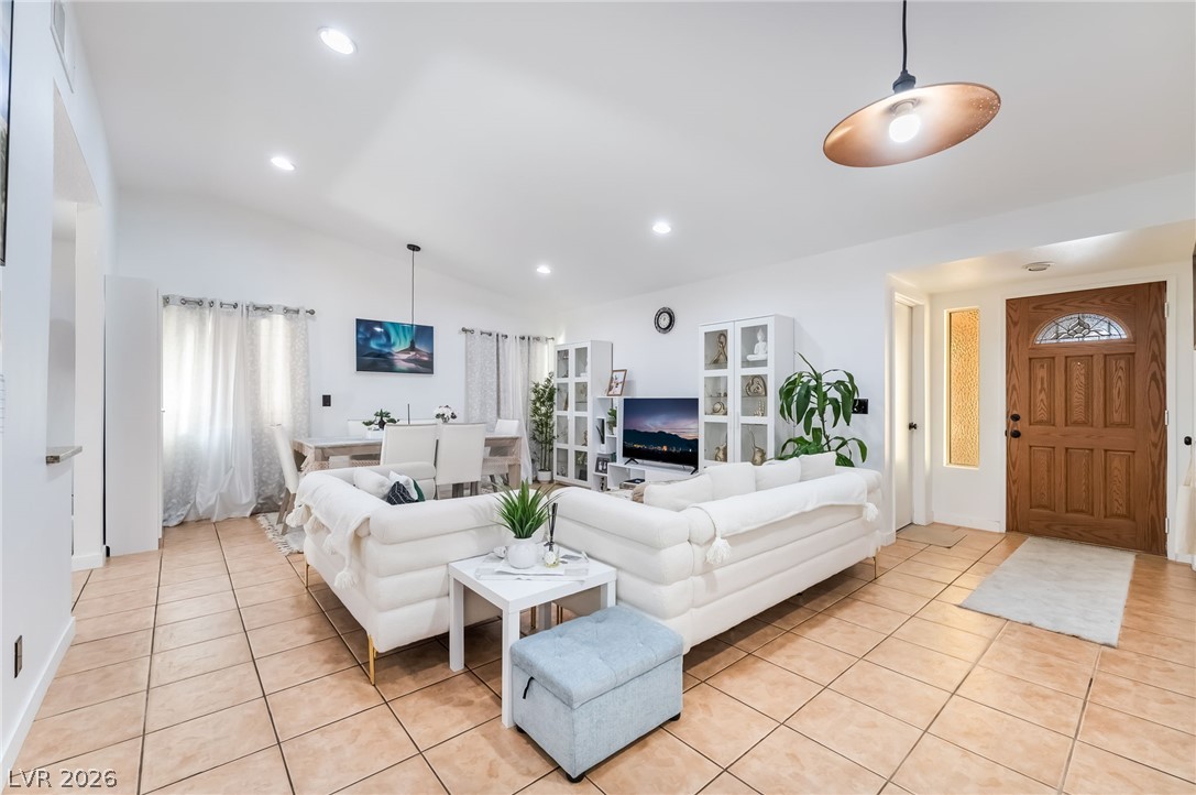 Photo 6 of 32, 5034 Rappahanock Street