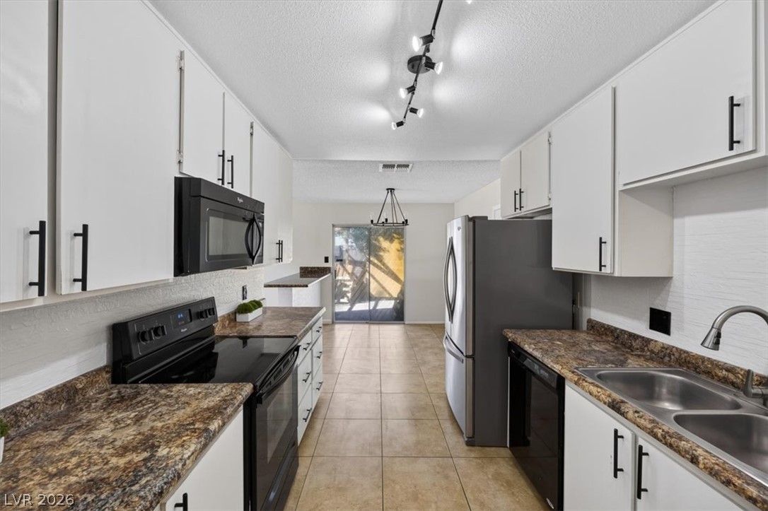 Photo 6 of 34, 4181 Royalhill Avenue