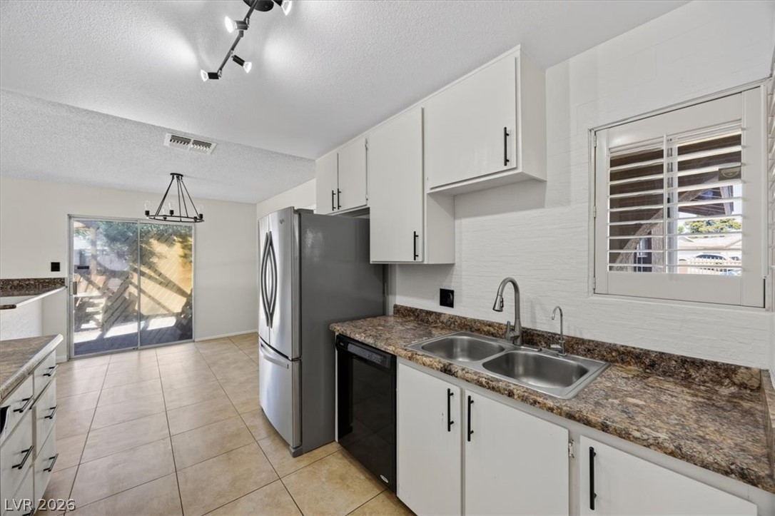 Photo 7 of 34, 4181 Royalhill Avenue