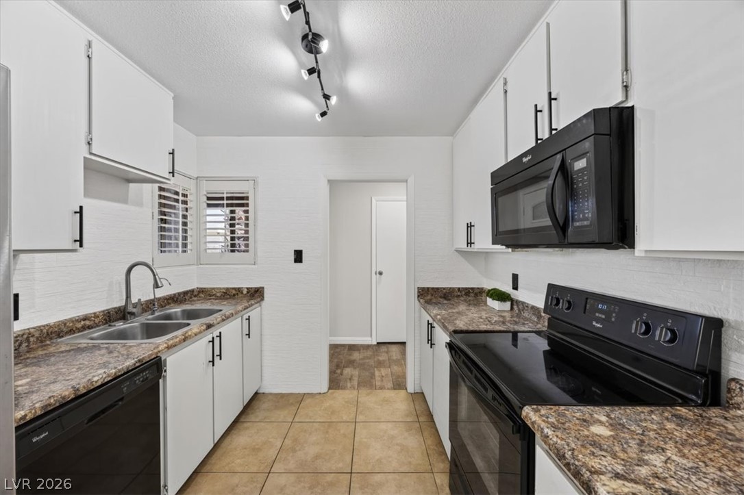 Photo 9 of 34, 4181 Royalhill Avenue
