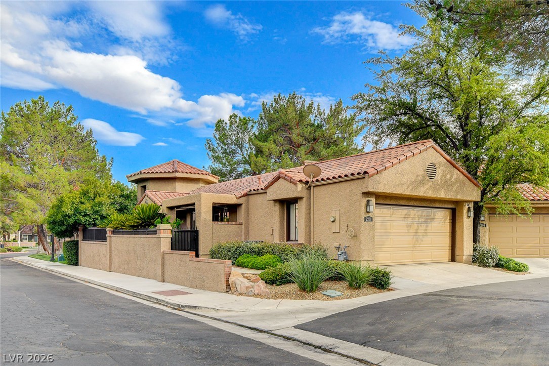 7201 Mission Hills Drive, Las Vegas 89113