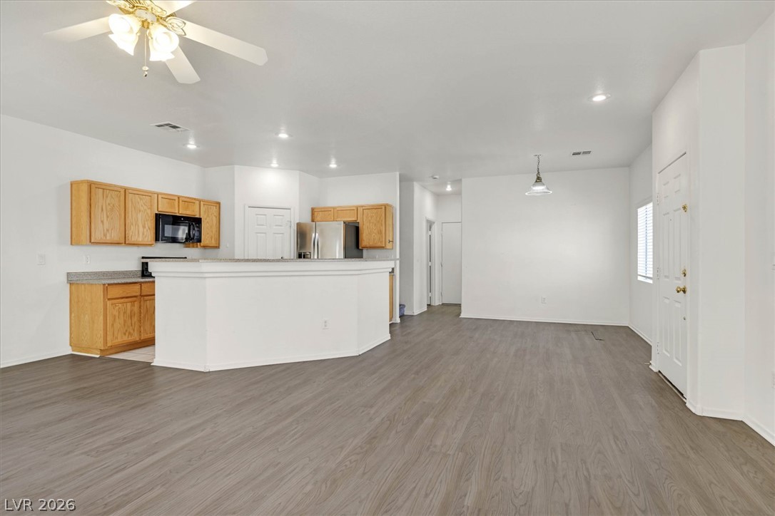 Photo 6 of 25, 92 Stock Option Street #3