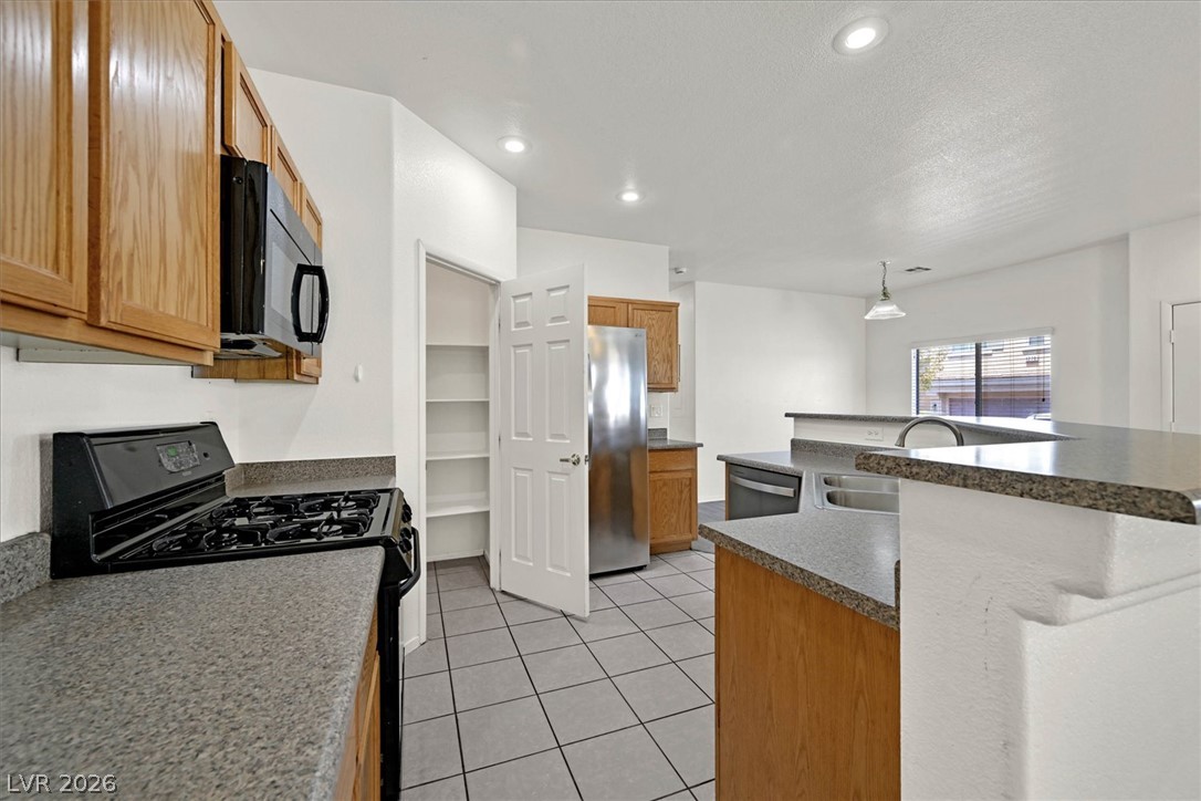 Photo 8 of 25, 92 Stock Option Street #3