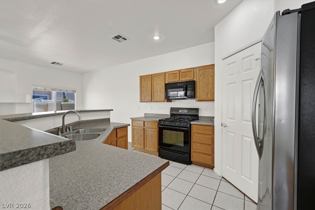 Photo 9 of 25, 92 Stock Option Street #3
