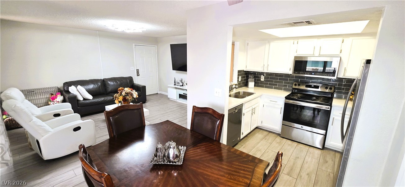 Photo 7 of 28, 6117 W Oakey Boulevard #A