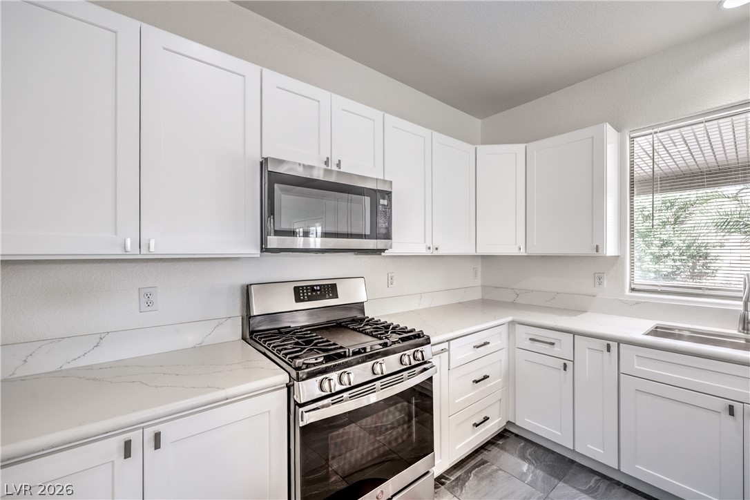 Photo 13 of 40, 920 Gary Carmena Avenue