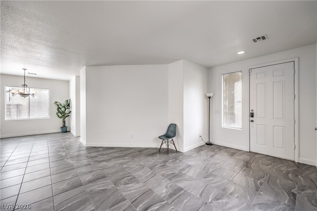 Photo 4 of 920 Gary Carmena Avenue