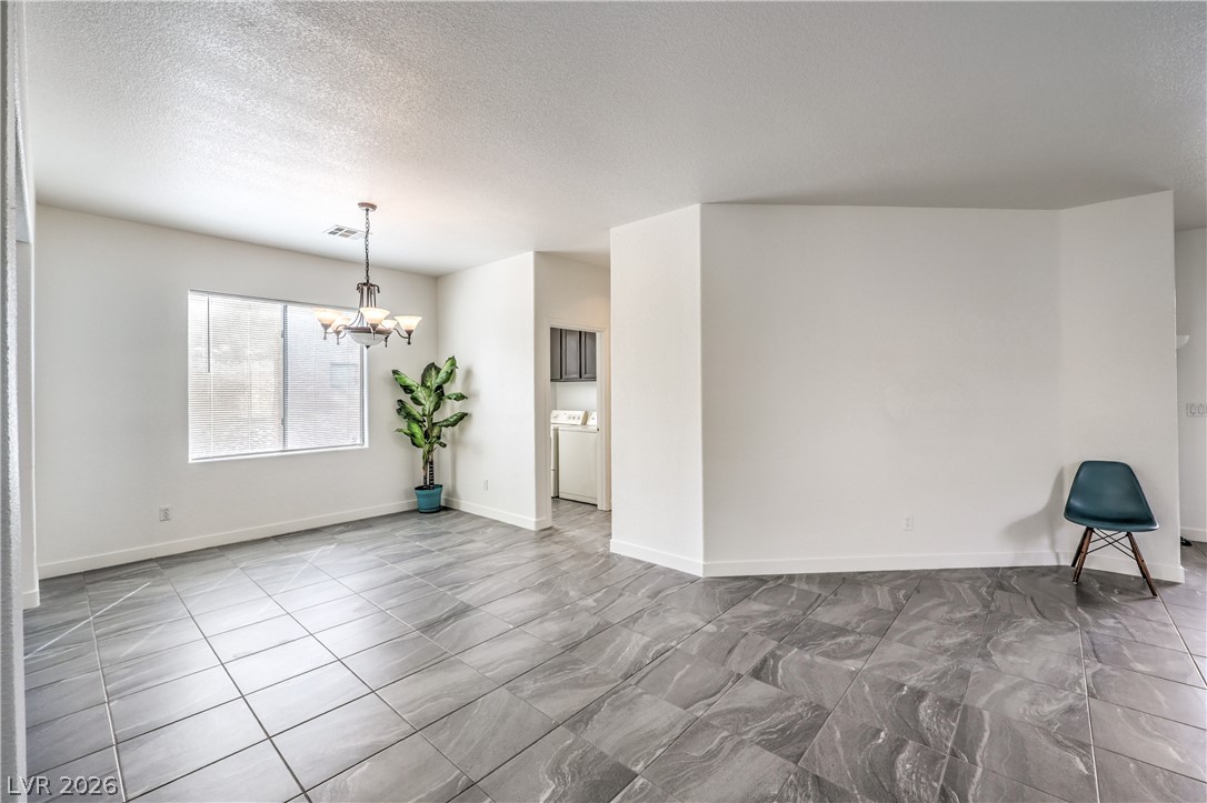 Photo 6 of 40, 920 Gary Carmena Avenue