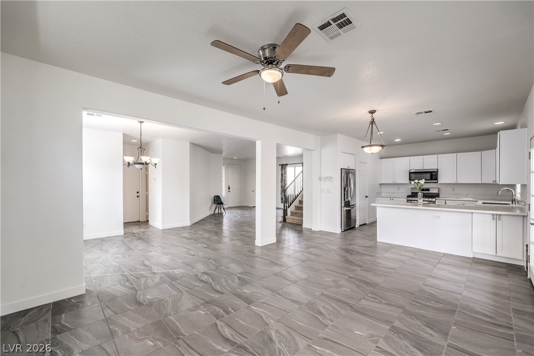 Photo 9 of 40, 920 Gary Carmena Avenue