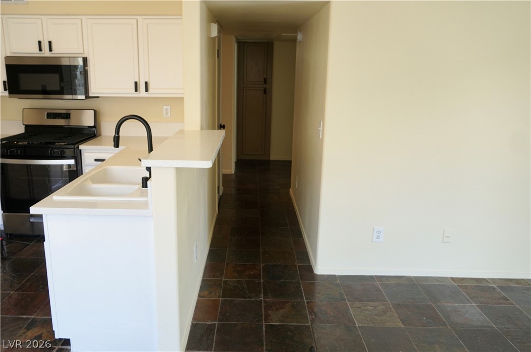Photo 16 of 44, 4955 Lindell Road #204