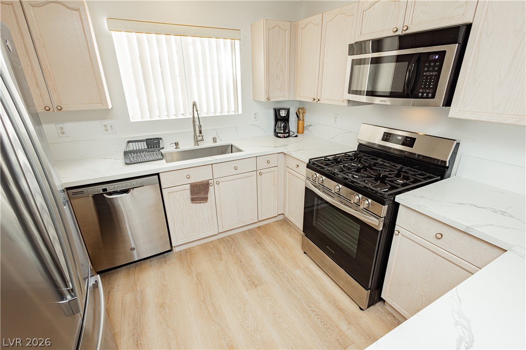 Photo 18 of 32, 424 Pine Haven Street #203