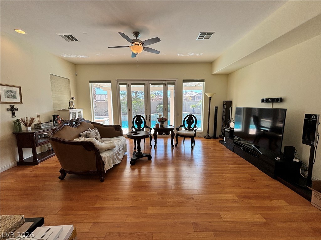 Photo 10 of 39, 932 Viscanio Place