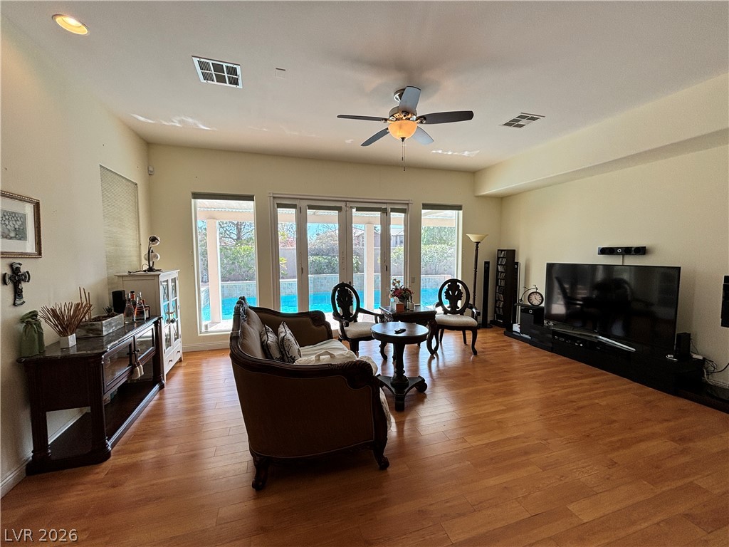 Photo 13 of 39, 932 Viscanio Place