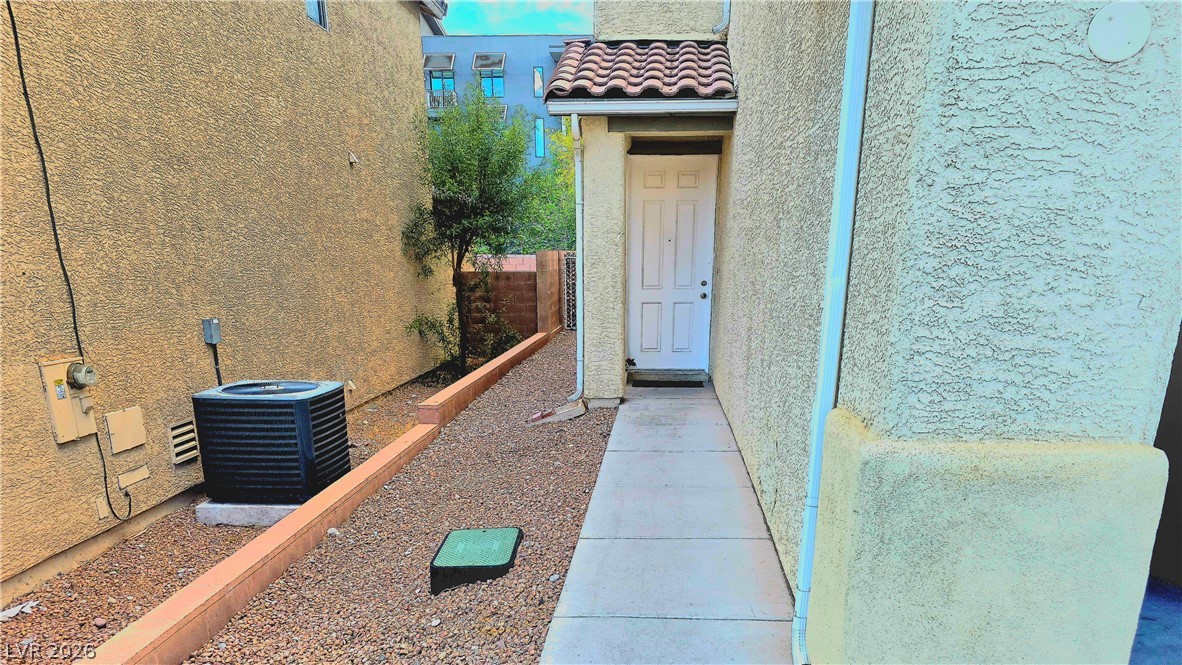 Photo 3 of 9045 Spirit Canyon Avenue