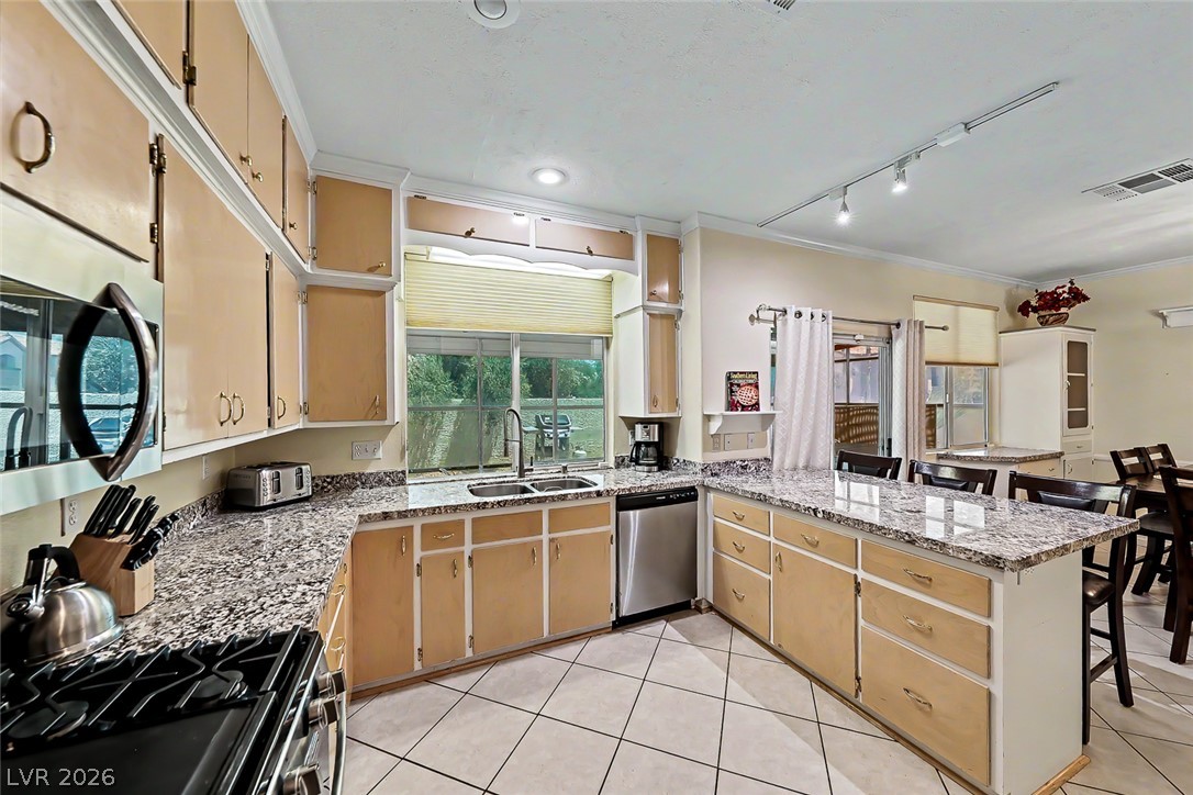 Photo 11 of 37, 9594 Parvin Street