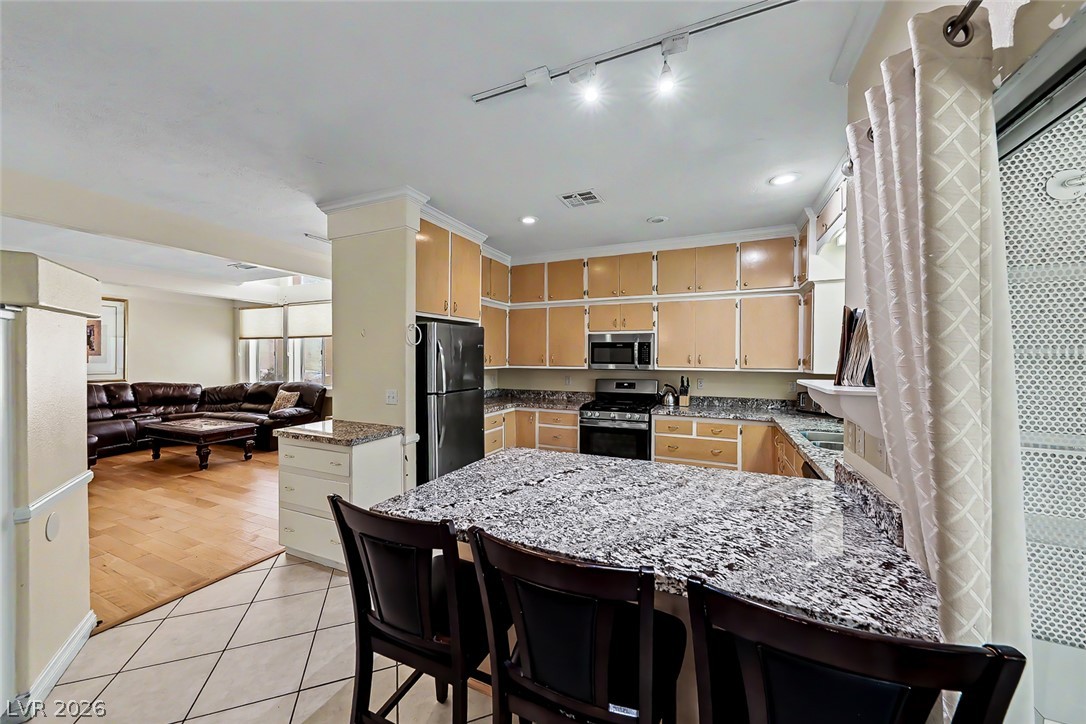 Photo 10 of 37, 9594 Parvin Street