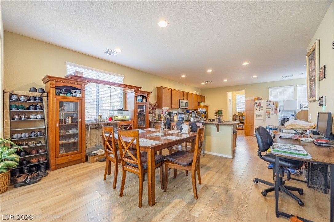 Photo 5 of 223 Heathrow Lake Avenue