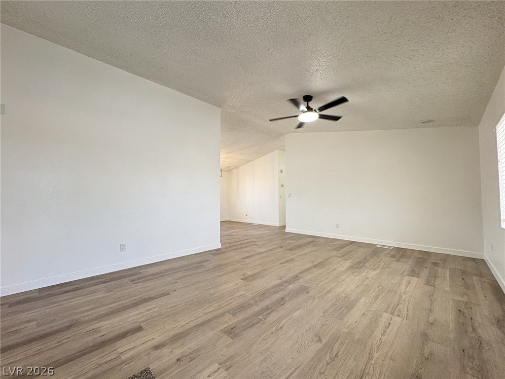 Photo 12 of 42, 3231 Paiute Boulevard