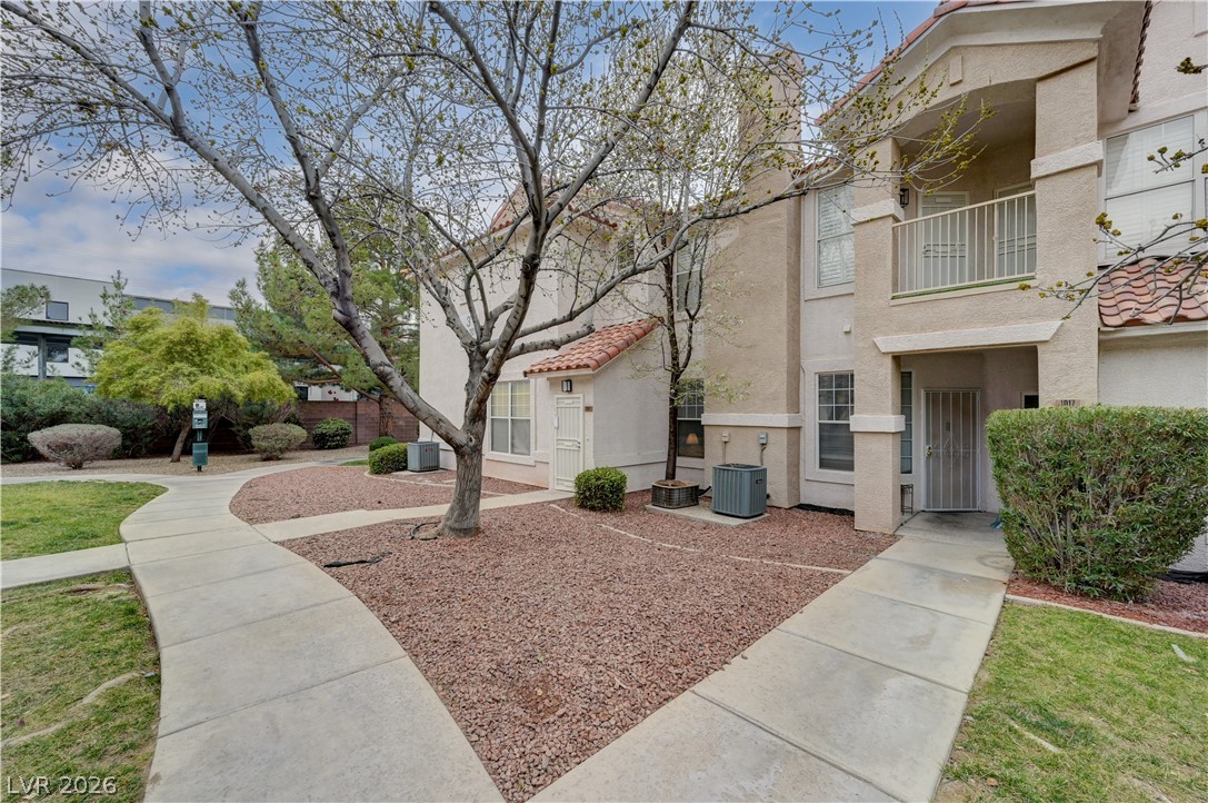 Photo 24 of 35, 8555 W Russell Road #1017