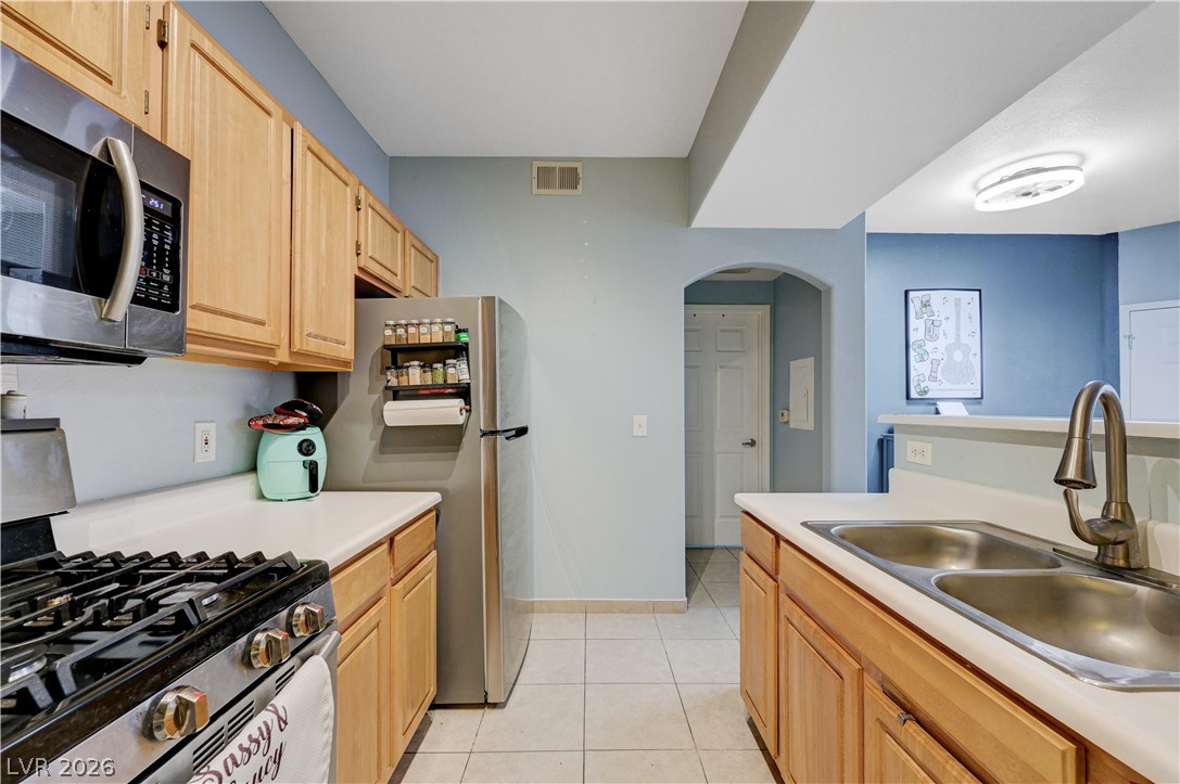 Photo 6 of 35, 8555 W Russell Road #1017