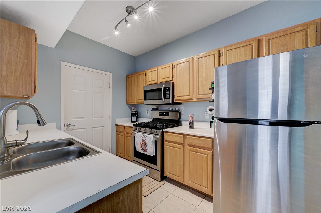 Photo 10 of 35, 8555 W Russell Road #1017
