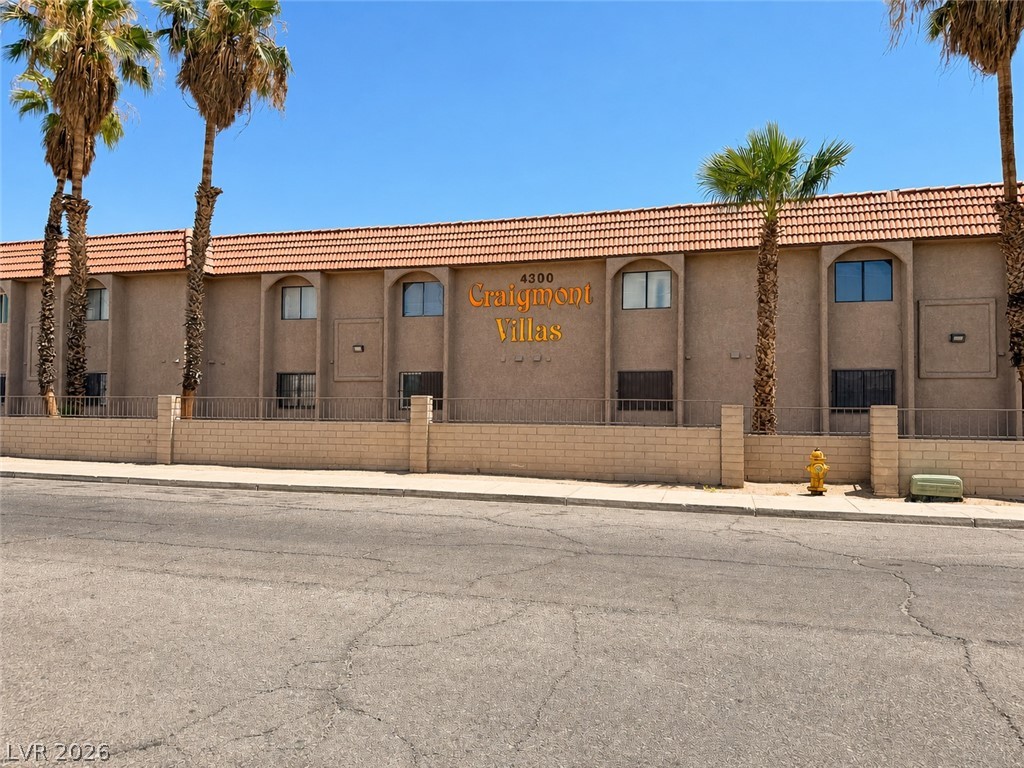 Photo 11 of 21, 4300 N Lamont Street #236