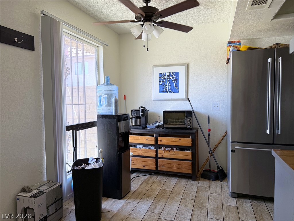 Photo 15 of 21, 4300 N Lamont Street #236