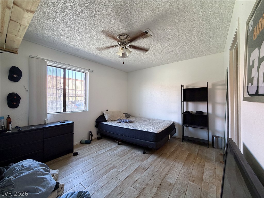 Photo 18 of 21, 4300 N Lamont Street #236