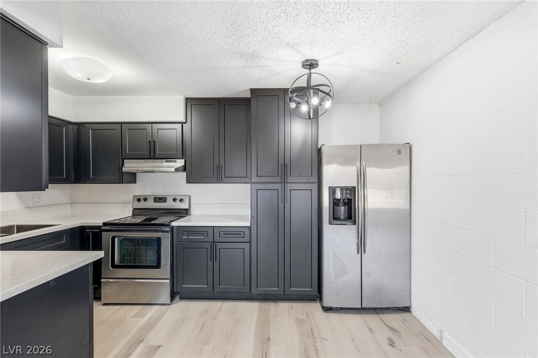Photo 11 of 30, 615 S Royal Crest Circle #13
