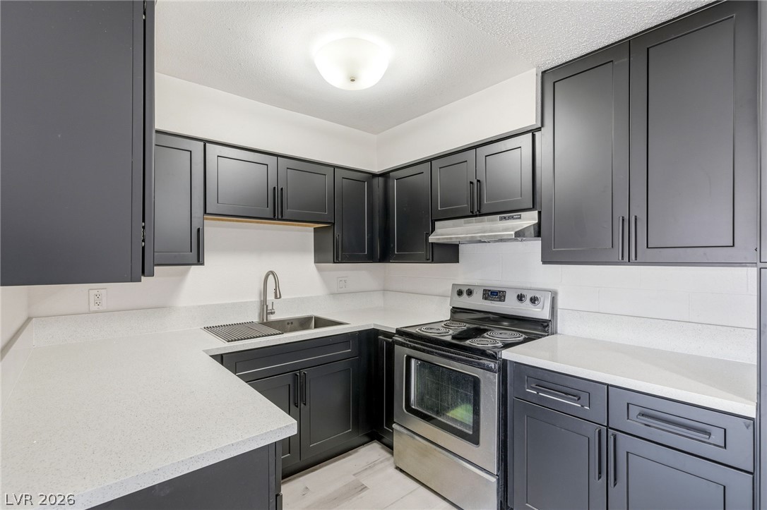 Photo 13 of 30, 615 S Royal Crest Circle #13