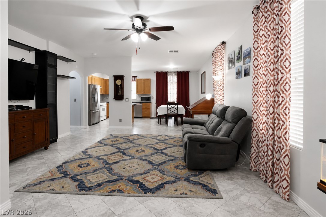 Photo 3 of 912 Sterling Thorn Court