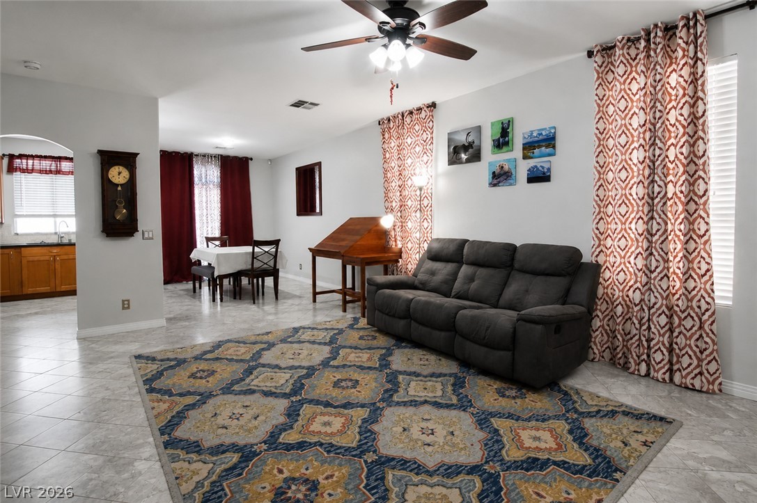 Photo 5 of 912 Sterling Thorn Court