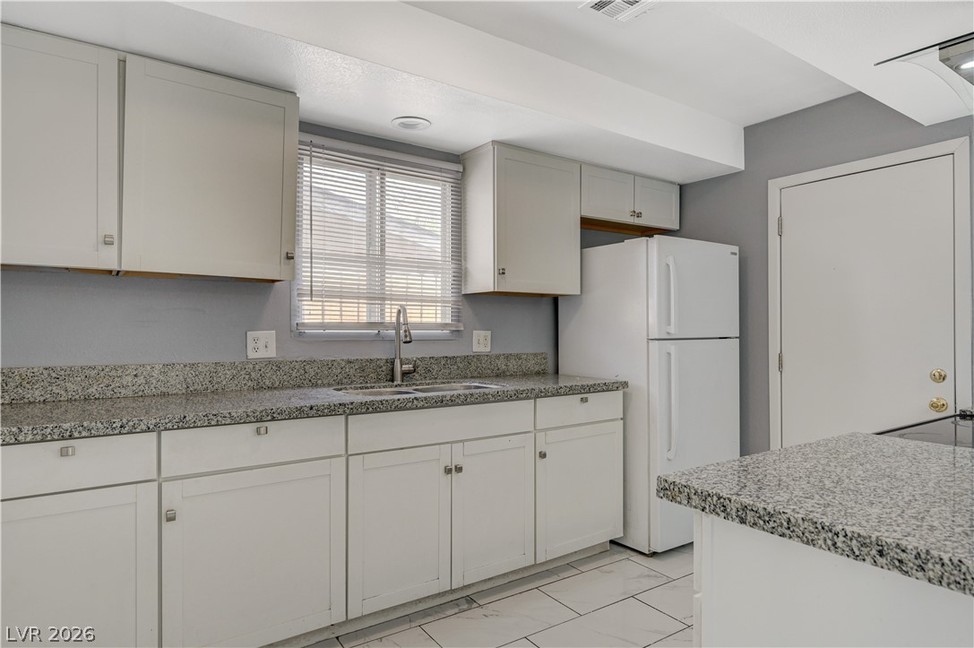 Photo 13 of 36, 3909 W Oakey Boulevard