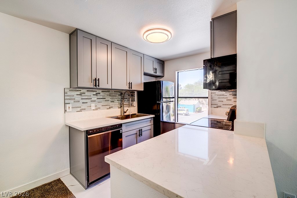 Photo 4 of 5121 Lindell Road #206