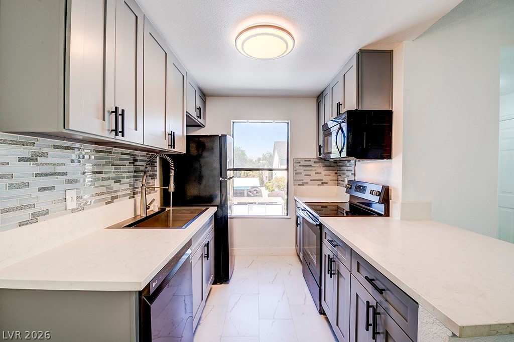 Photo 5 of 5121 Lindell Road #206
