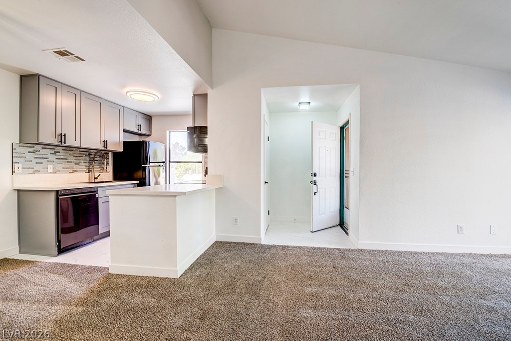 Photo 9 of 34, 5121 Lindell Road #206
