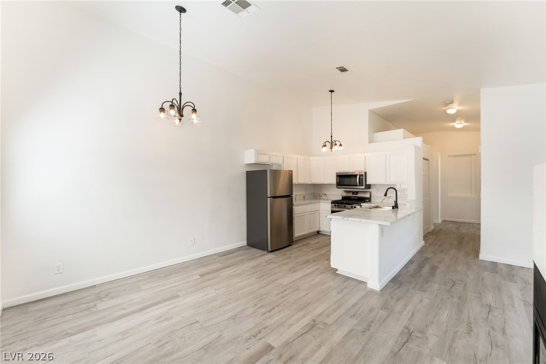 Photo 10 of 37, 2110 Los Feliz Street #2015
