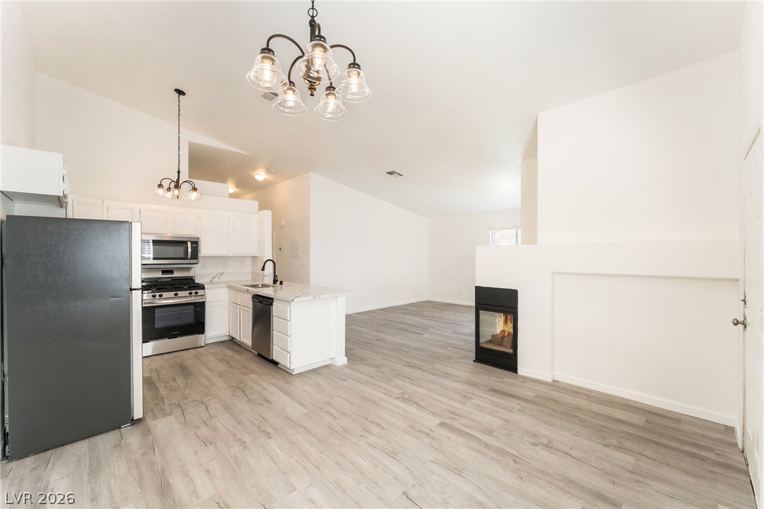 Photo 12 of 37, 2110 Los Feliz Street #2015