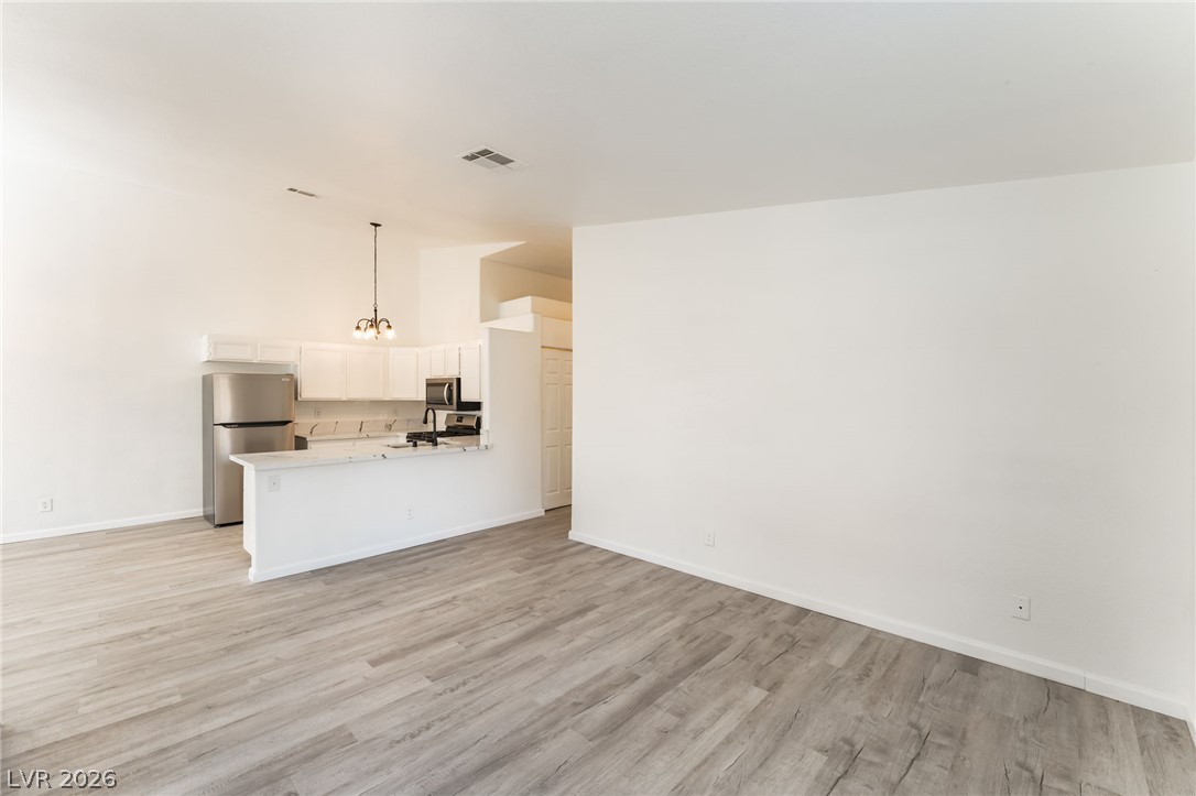 Photo 16 of 37, 2110 Los Feliz Street #2015