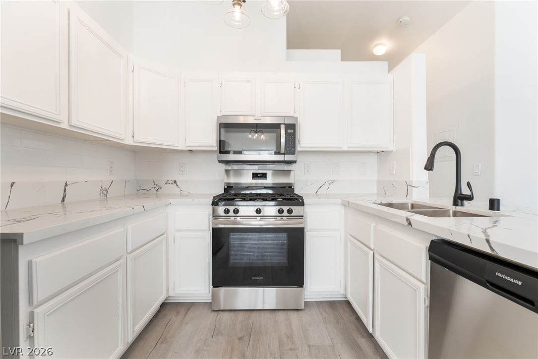 Photo 18 of 37, 2110 Los Feliz Street #2015