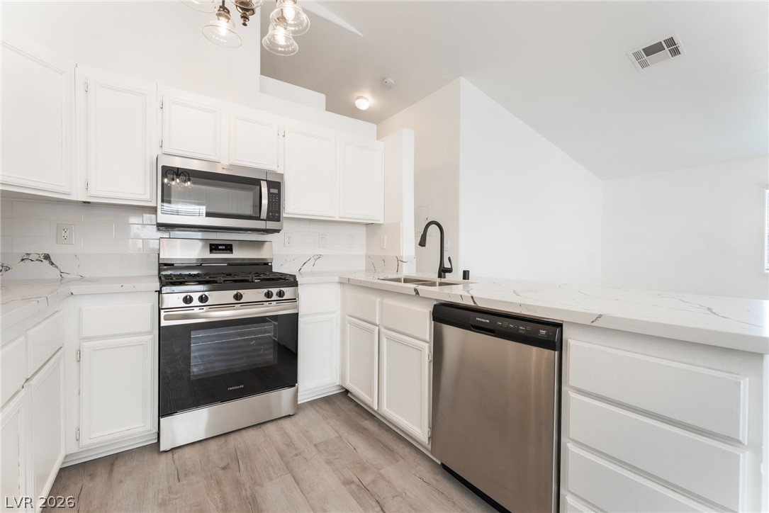 Photo 19 of 37, 2110 Los Feliz Street #2015