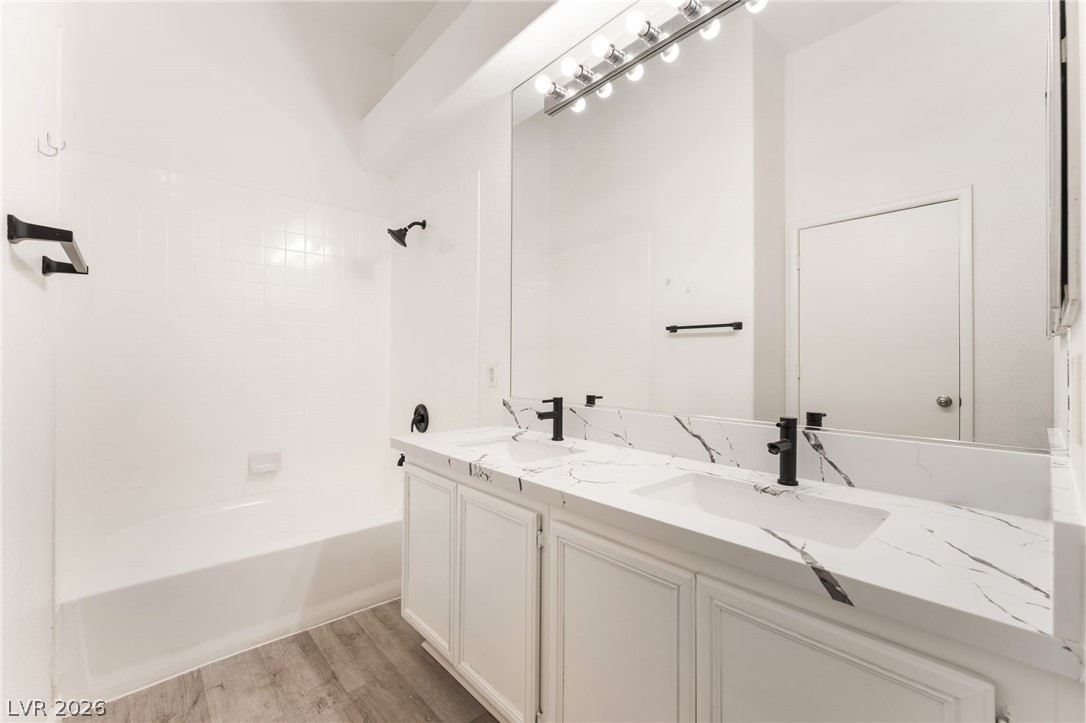 Photo 25 of 37, 2110 Los Feliz Street #2015