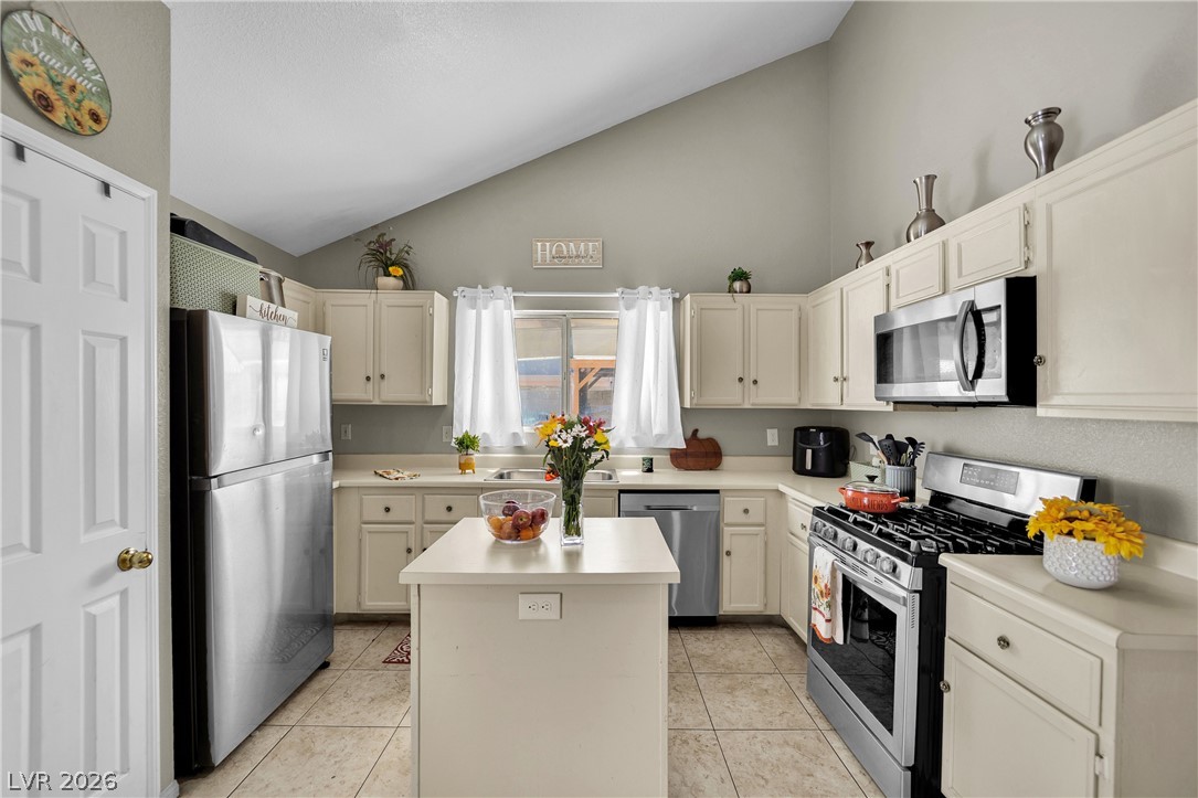 Photo 3 of 1714 La Cruz Drive