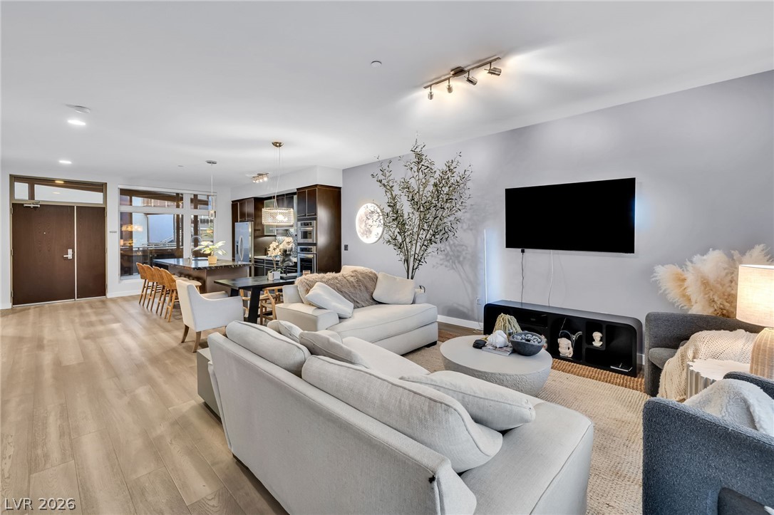 Photo 18 of 51, 8925 W Flamingo Road #201