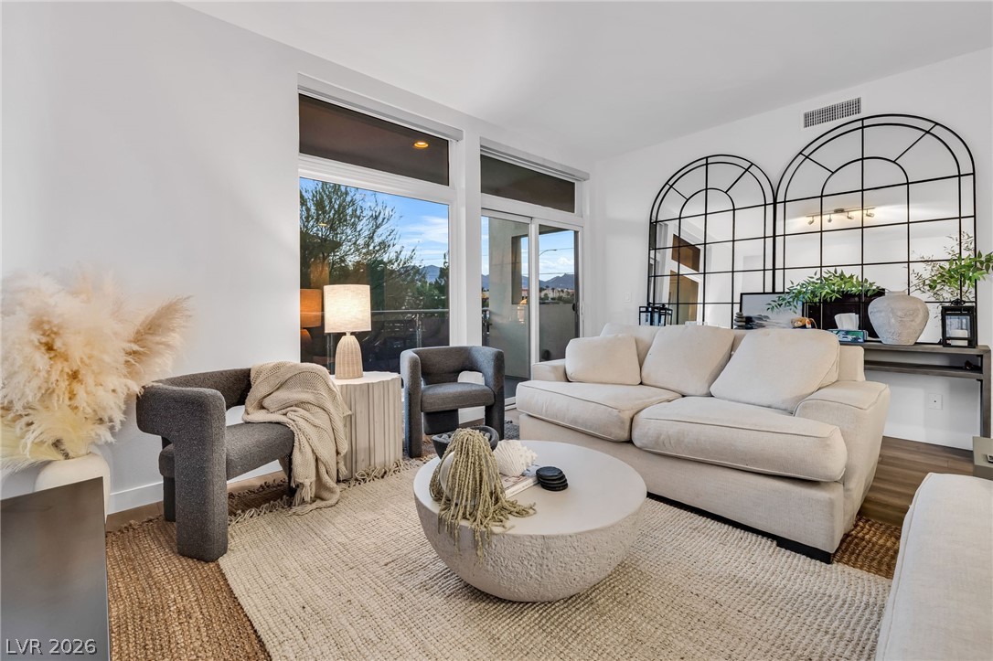 Photo 19 of 51, 8925 W Flamingo Road #201